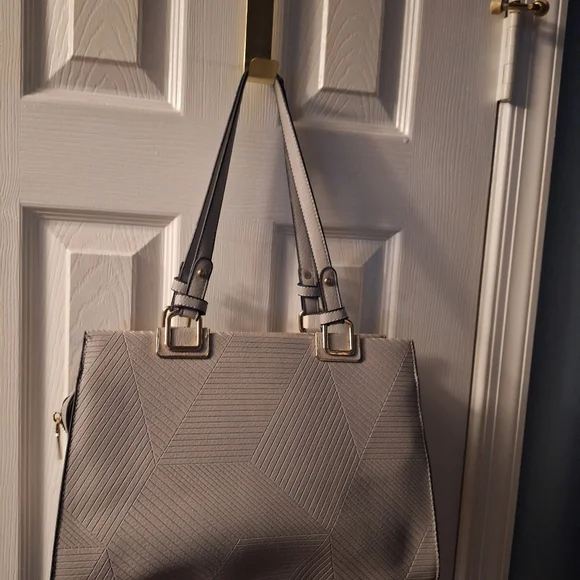 Chic Light Gray Shoulder Bag** - Picture 4 of 6